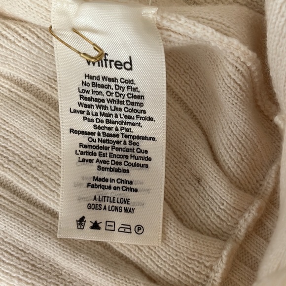 Aritzia Front Plunge Cardigan in XXS - Picture 4 of 6